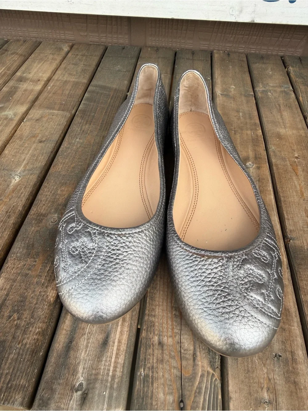 Tory Burch Ruby Silver Pebbled Leather Ballet Flats Size 10.5